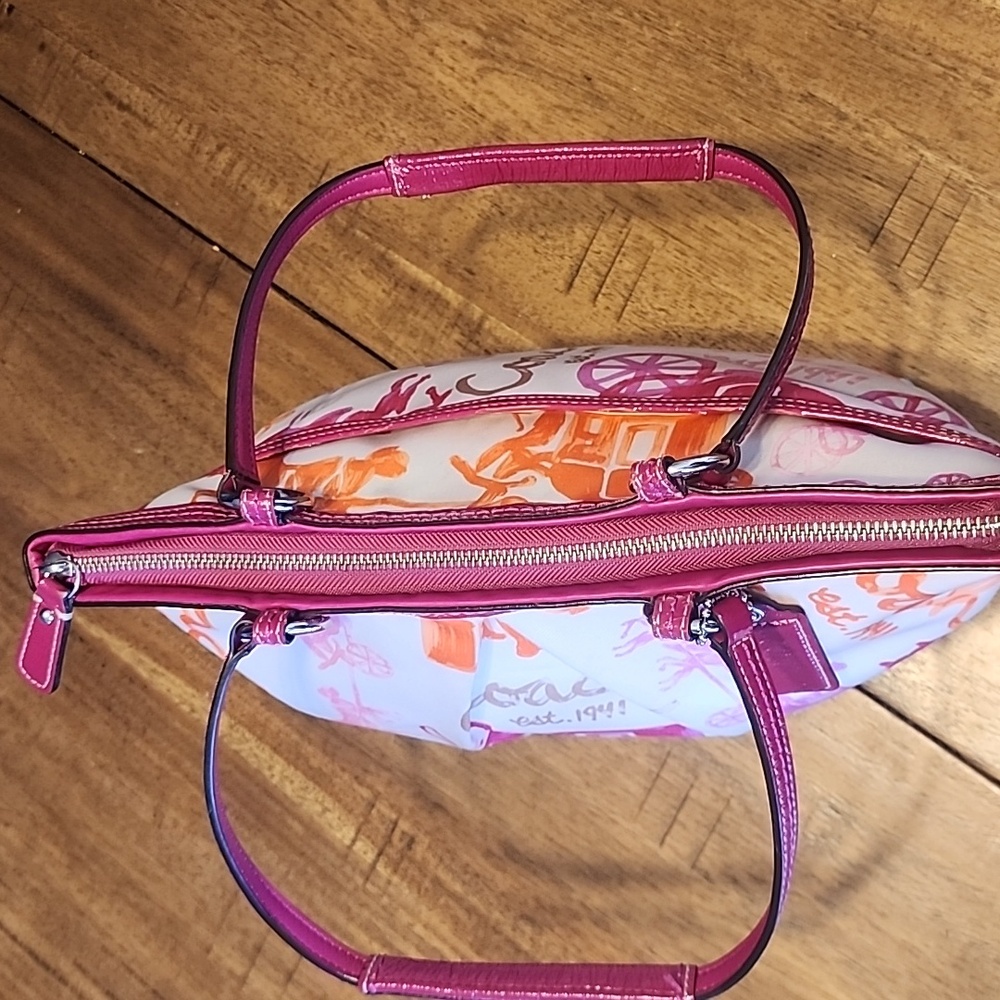 Coach Horse and Carriage Pink 1941 Shoulder Bag - Picture 13 of 16